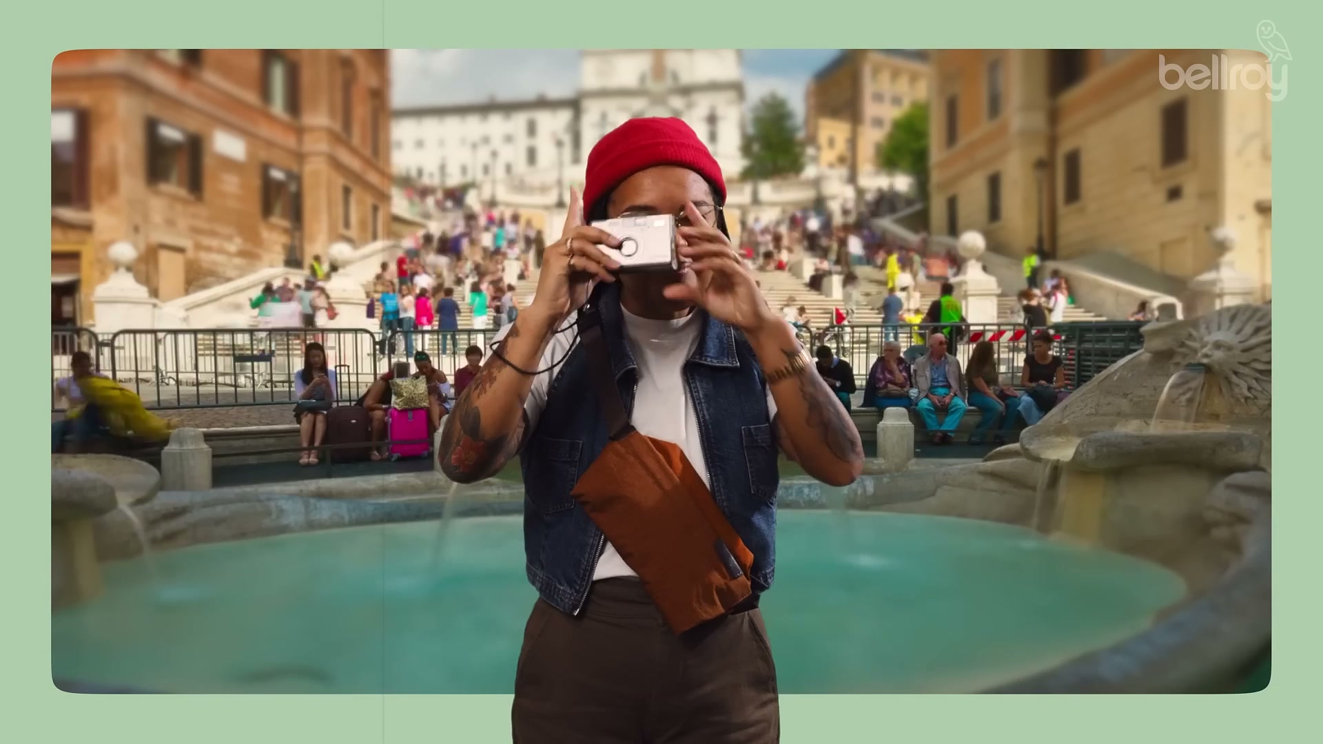 Bellroy · Leaders of the Pack: 用旅行场景展示包袋，用于海外品牌社媒。