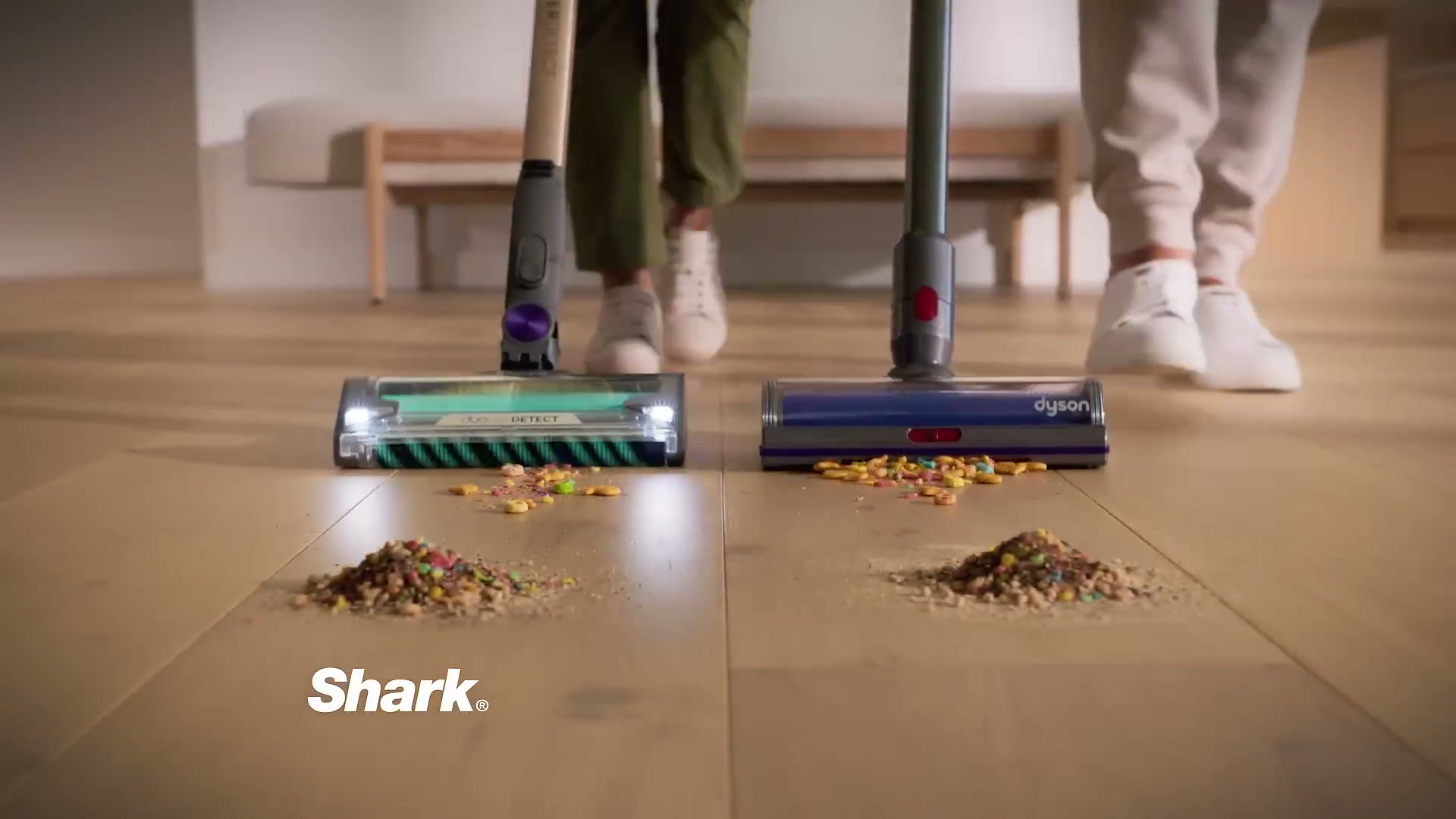 Shark · PowerDetect 功能短片: 用清洁对比讲产品卖点，用于海外市场传播。