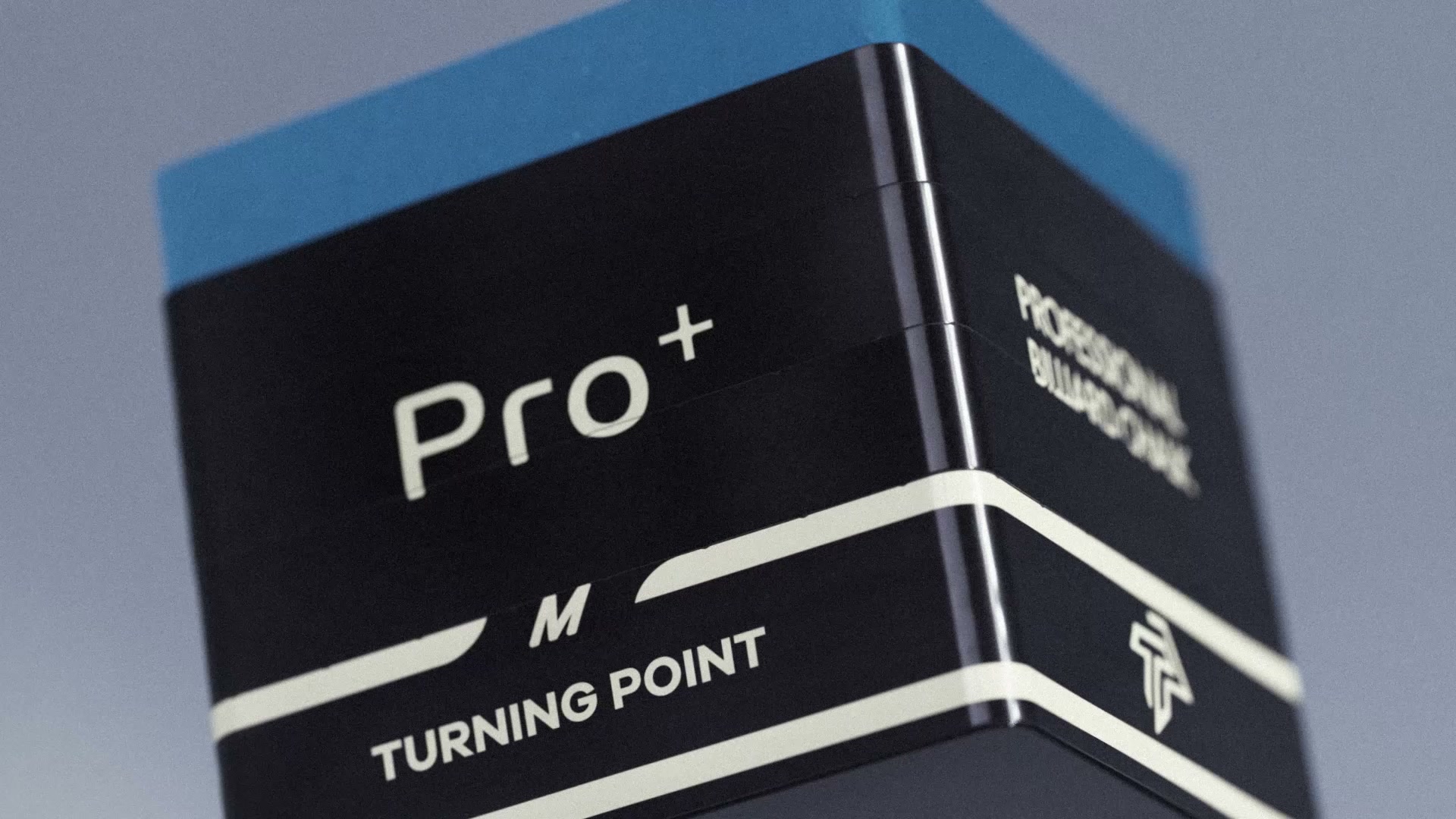Turning Point Pro+ · 运动装备短片: 用 AIGC 展现产品材质和包装，用于海外品牌传播。